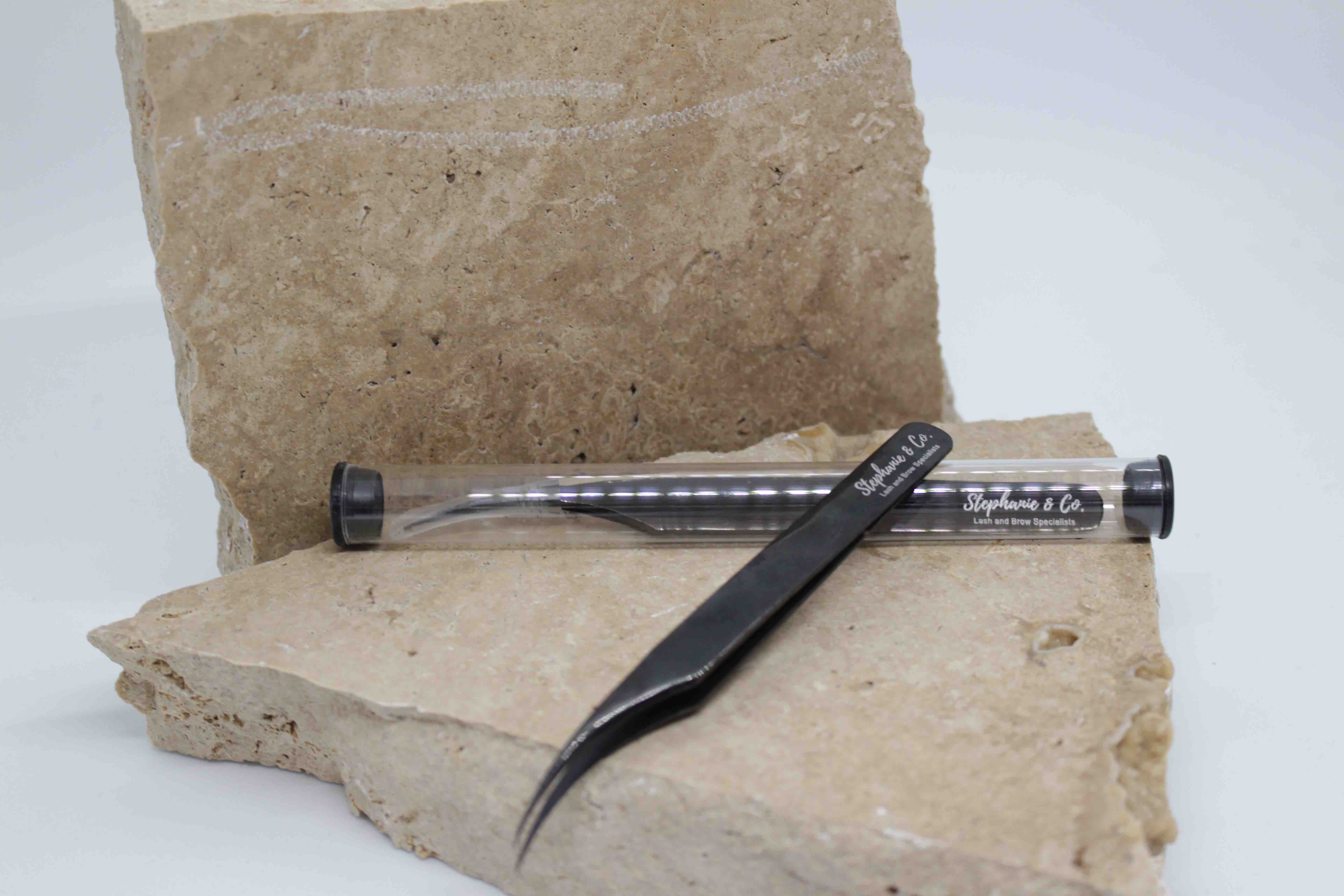 Stephanie & Co. Curved Isolation Tweezer
